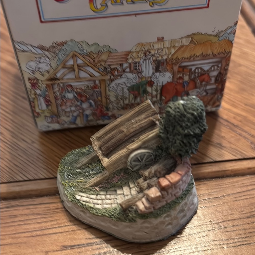 Vintage David Winter Cameos. “Greenwood Wagon” new with original box.